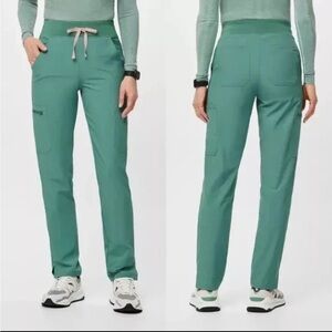 FIGS Medium Women's Poly Spandex Cargo Scrubs Eucalyptus Green